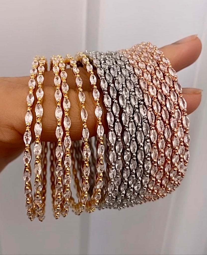 Braccialetti ovali con diamante americano (AD).
