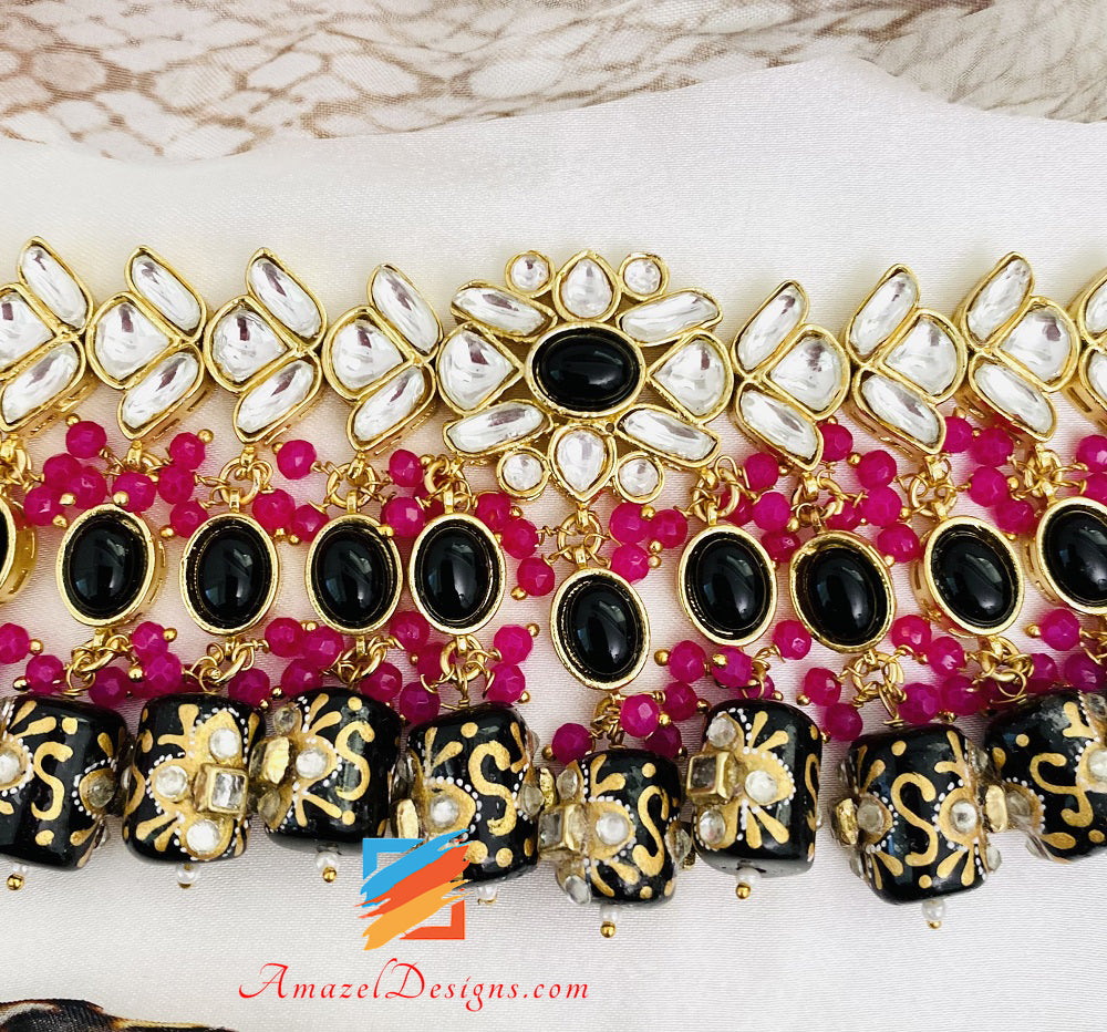 Set di orecchini con collana girocollo nera Kundan Tumble Moti