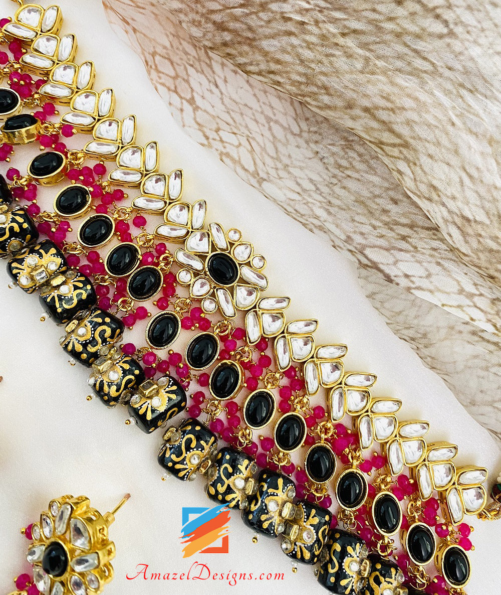 Set di orecchini con collana girocollo nera Kundan Tumble Moti