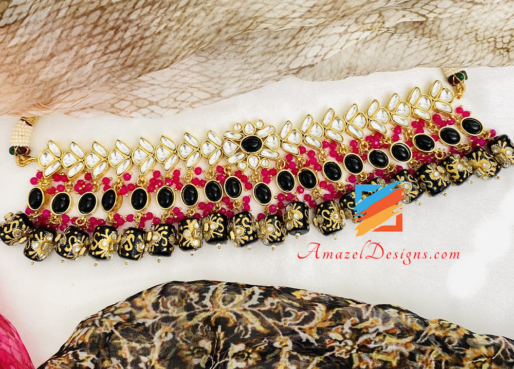 Set di orecchini con collana girocollo nera Kundan Tumble Moti