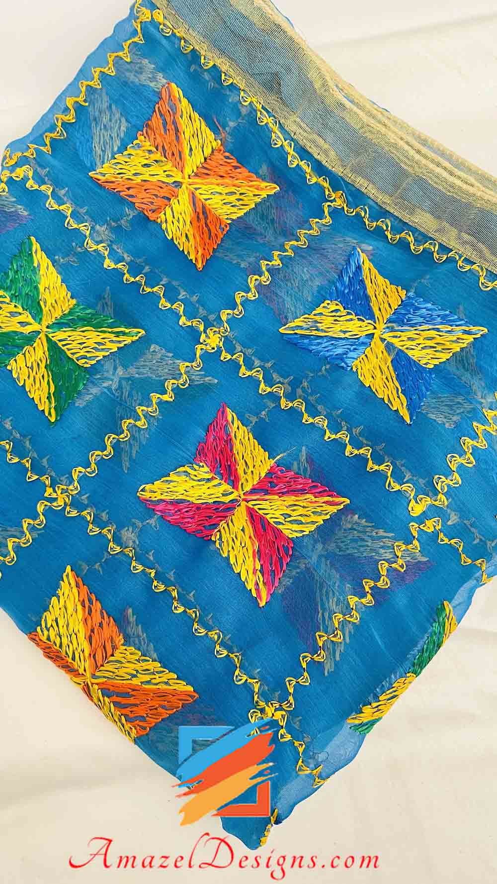 Blauer Phulkari mit goldener Gewebespitze