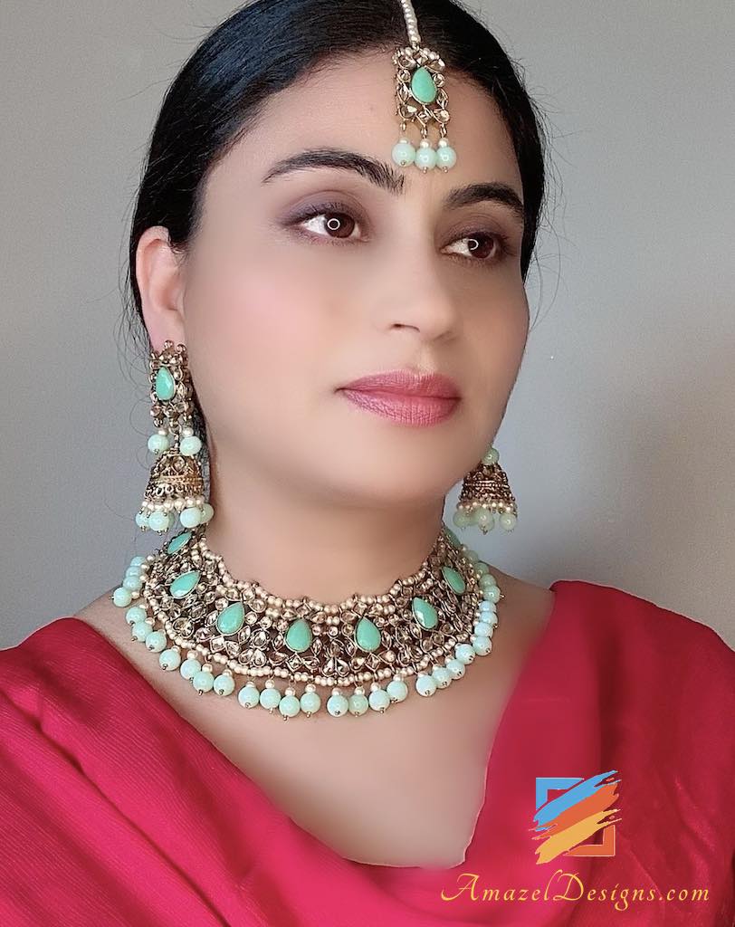 Collana color champagne con pietre e perline Seagreen Orecchini Jhumki Set Tikka