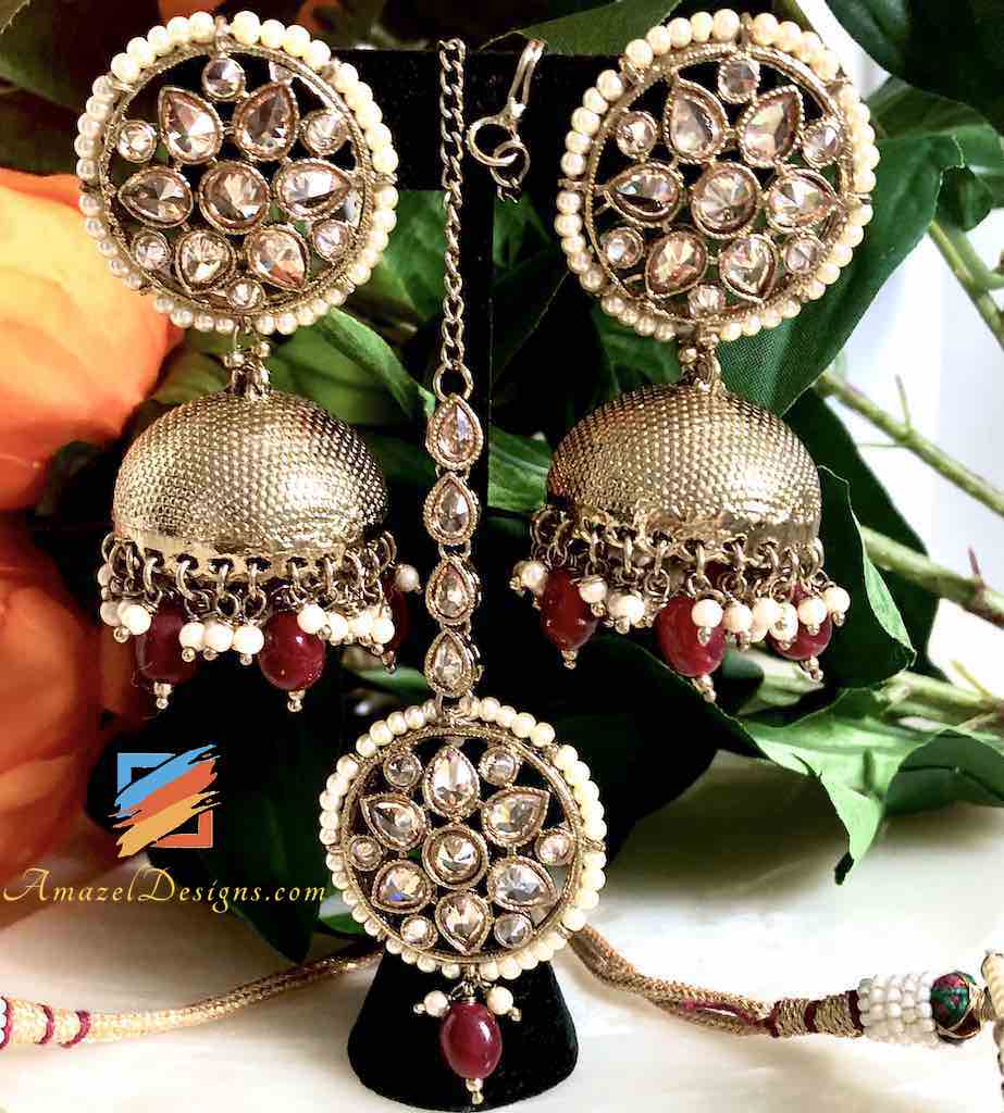 Girocollo dorato opaco color champagne con perline marrone e orecchini Jhumkas Set Tikka