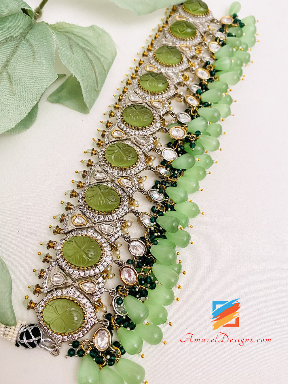 Hochwertiges Statement-Halsband mit Halskette und Ohrringen, Tikka-Mint-Kundan-Set