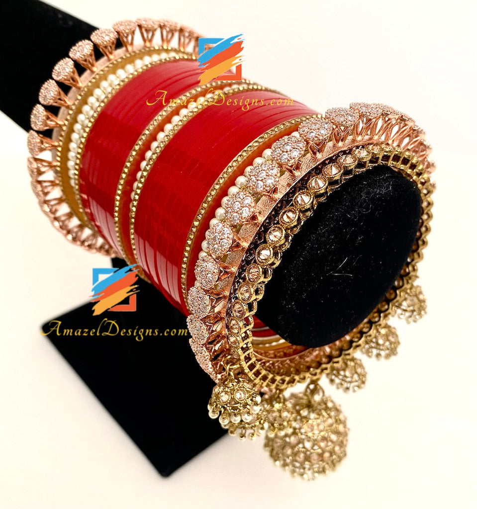 Gold-/Roségold-Chooda mit hochwertigen amerikanischen Diamant-Kadas mit CZ (Zirkonia).