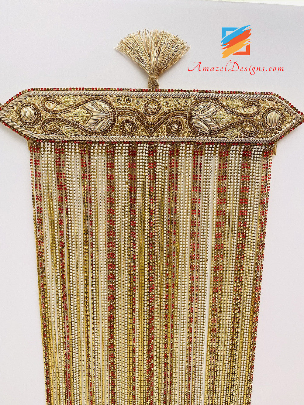 Dabka-Arbeit Sehra mit Schichten aus rotgoldenen Kristallen und Perlen