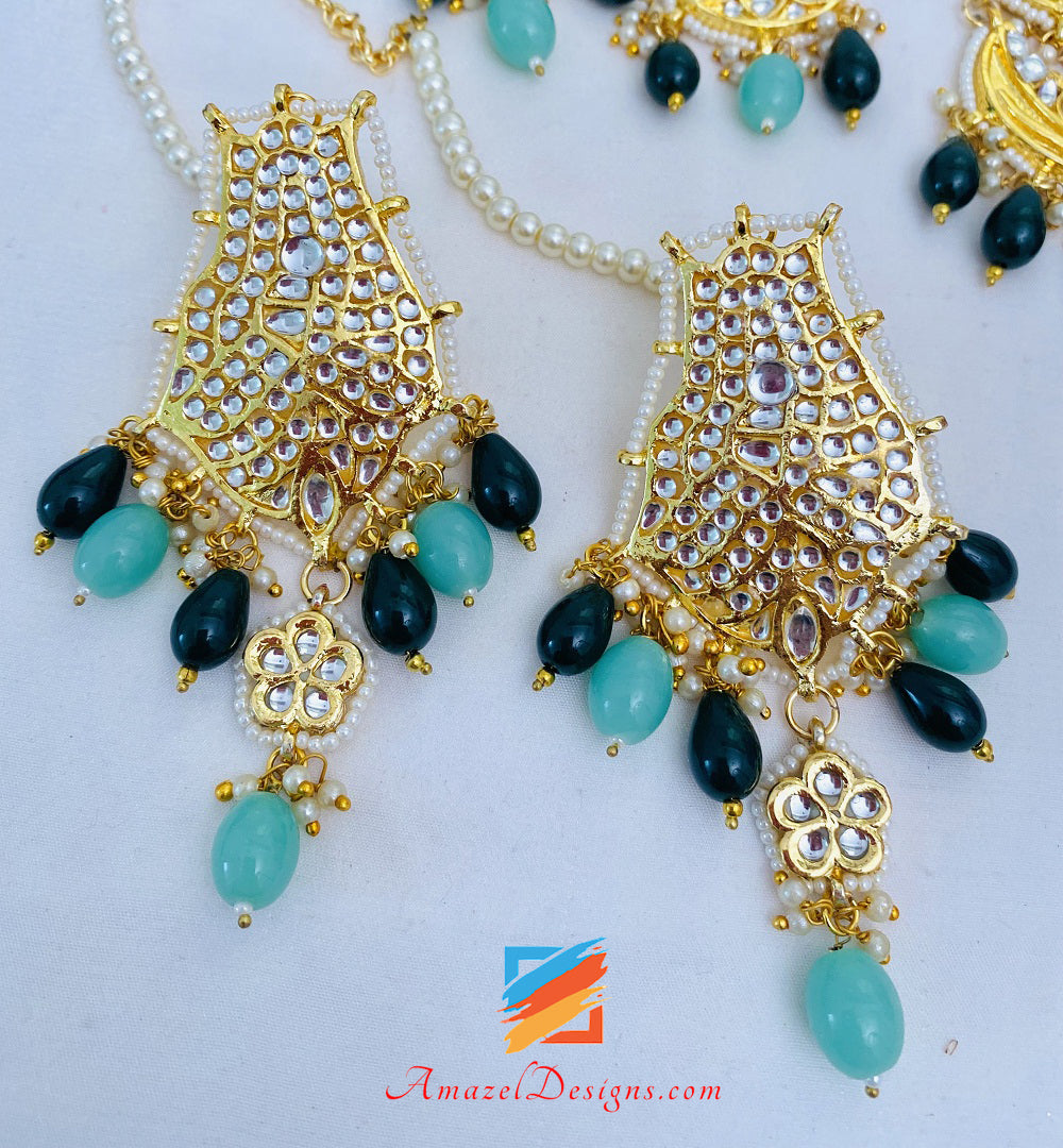 Set di orecchini Tikka con ciondolo Kundan dorato verde smeraldo
