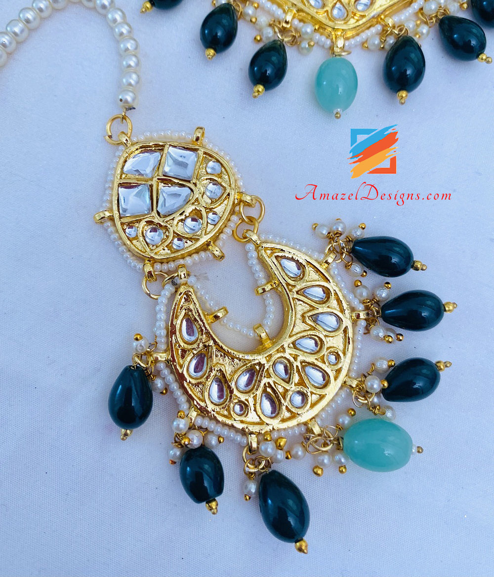 Set di orecchini Tikka con ciondolo Kundan dorato verde smeraldo