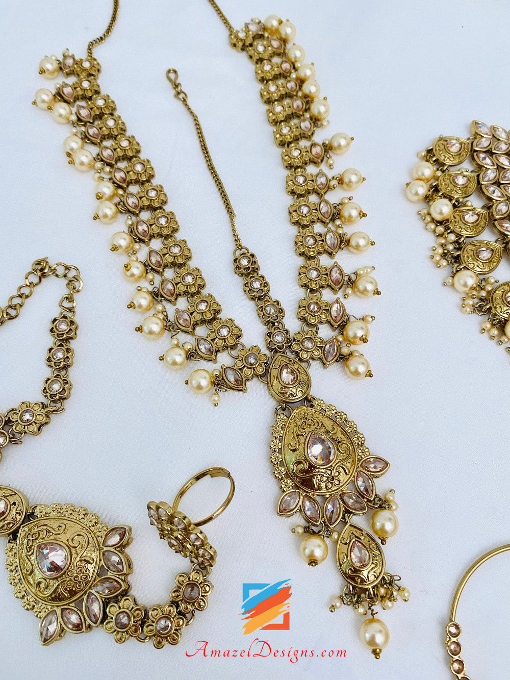 Collana da sposa dorata Polki Set lungo Rani Haar Matha Patti Hand Piece Nath Bajubaand