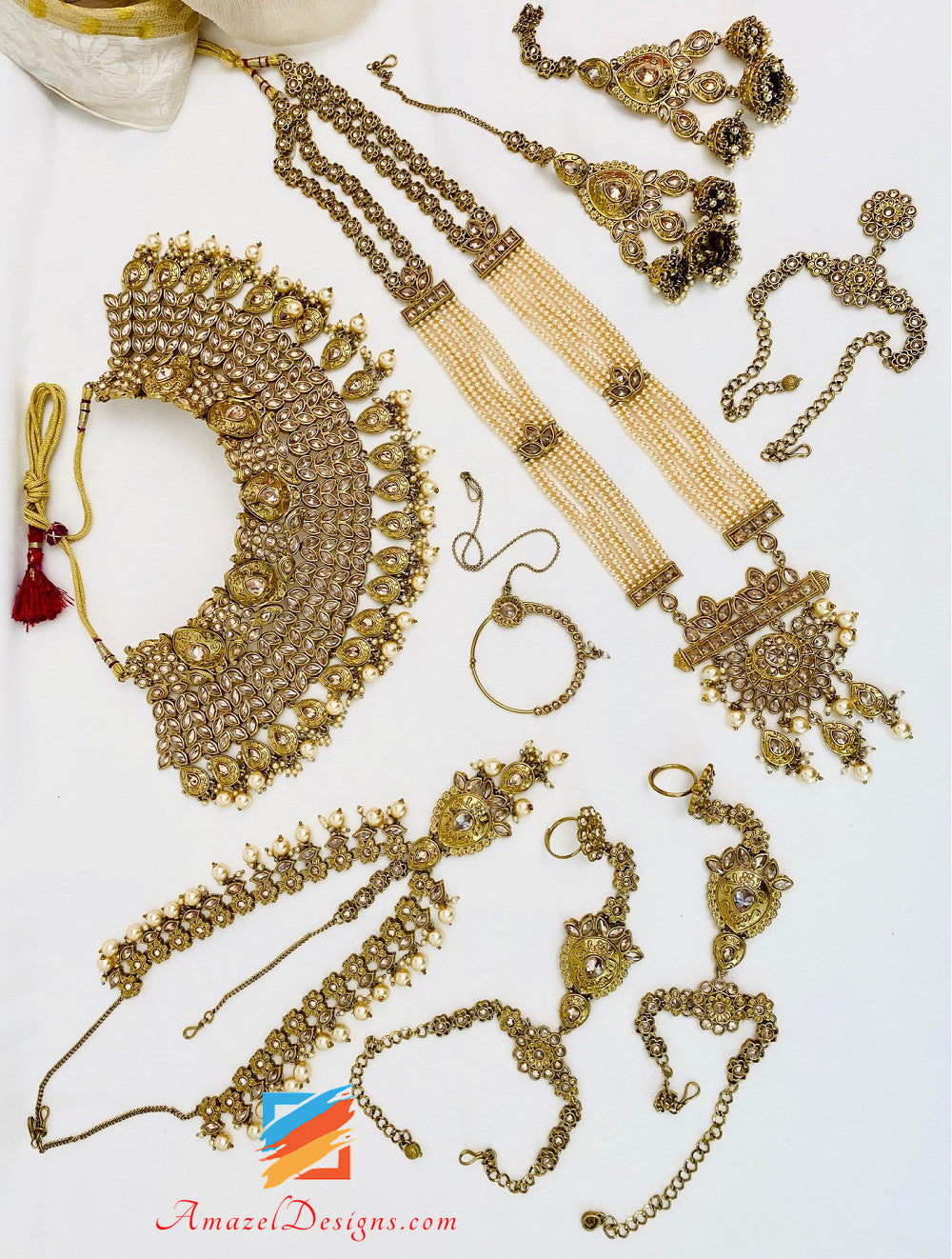 Collana da sposa dorata Polki Set lungo Rani Haar Matha Patti Hand Piece Nath Bajubaand