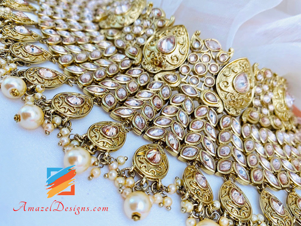 Collana da sposa dorata Polki Set lungo Rani Haar Matha Patti Hand Piece Nath Bajubaand