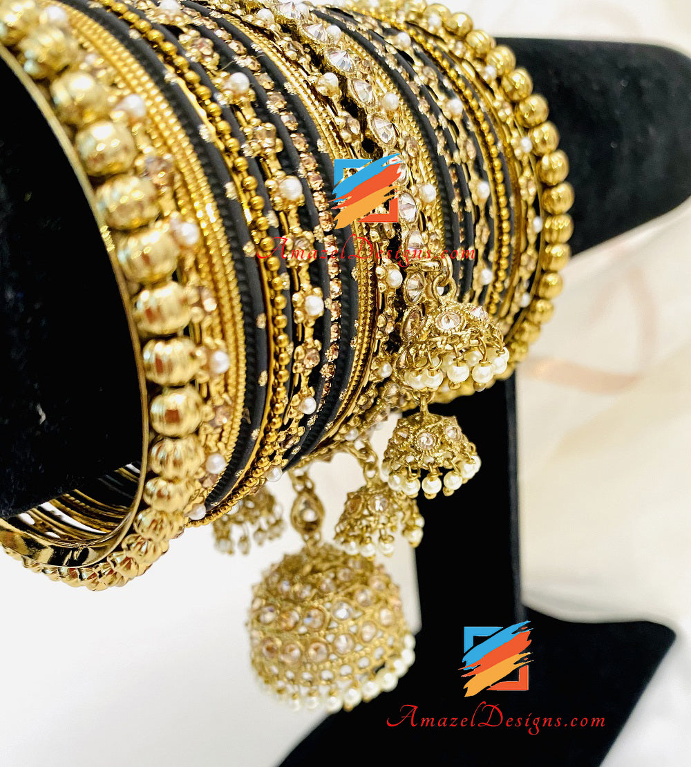 Set di braccialetti dorati neri Polki Jhumki Kada