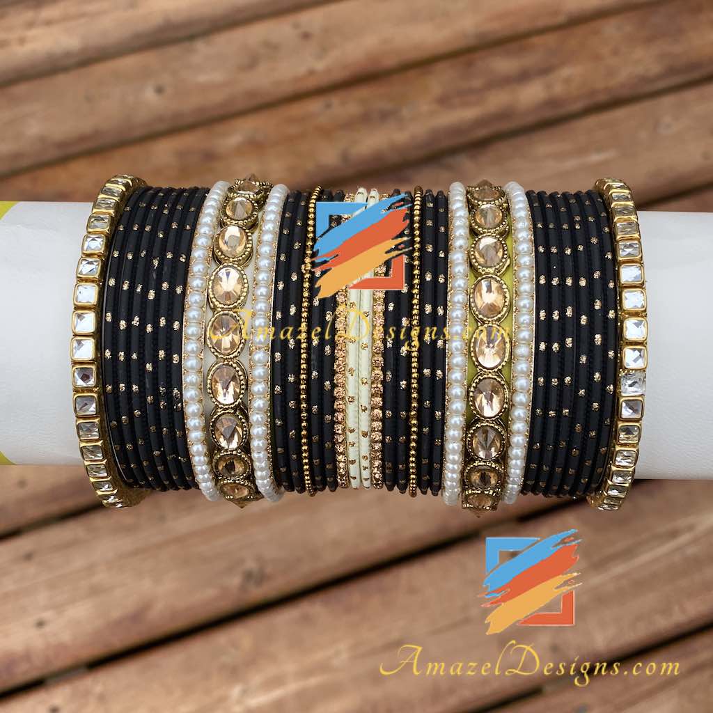 Goldenes schwarzes Polki Kundan Armreifen-Set