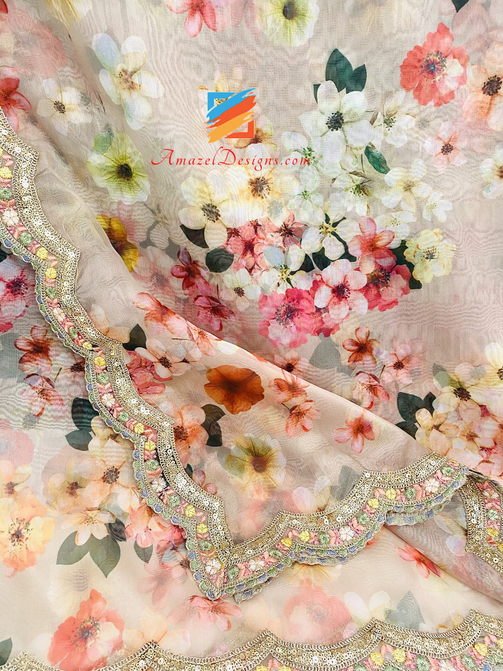 Pizzo intagliato a quattro lati stampato in organza dorata