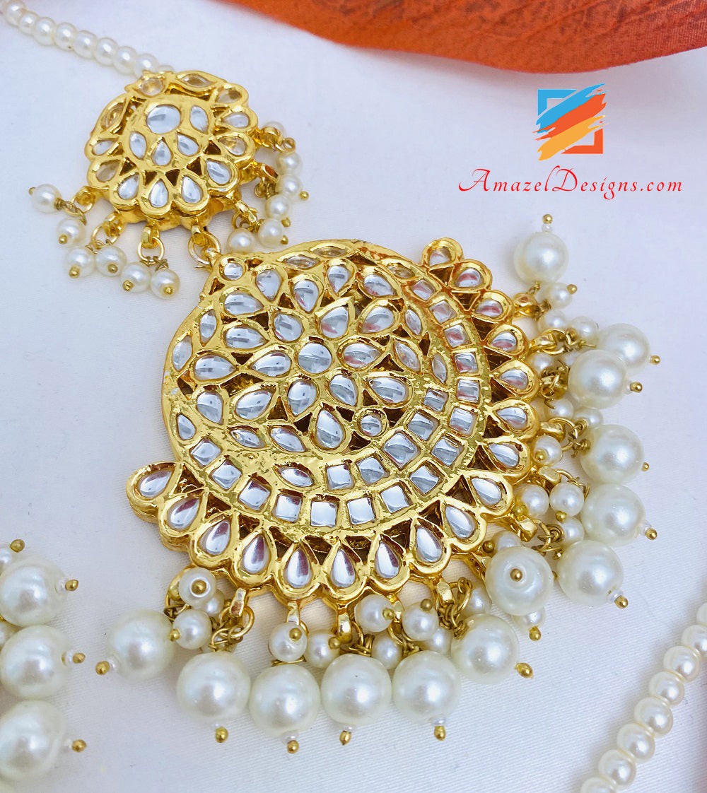 Goldene Kundan Ohrringe Tikka Set
