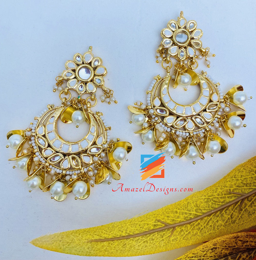 Goldene Kundan Pippal Patiyaan Ohrringe Tikka Set
