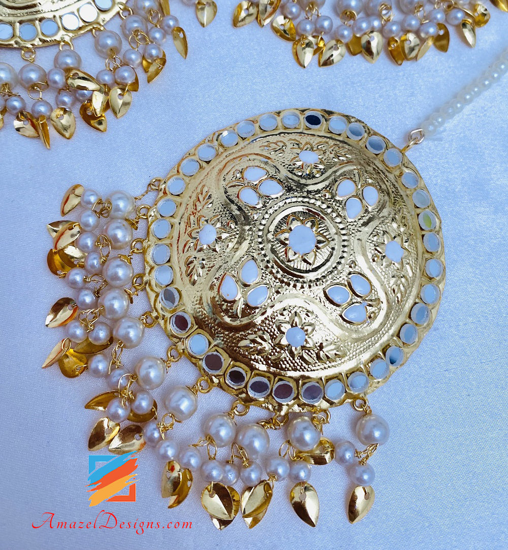 Goldenes, leichtes Spiegel-Pippal-Patti-Übergröße-Ohrring-Tikka-Set