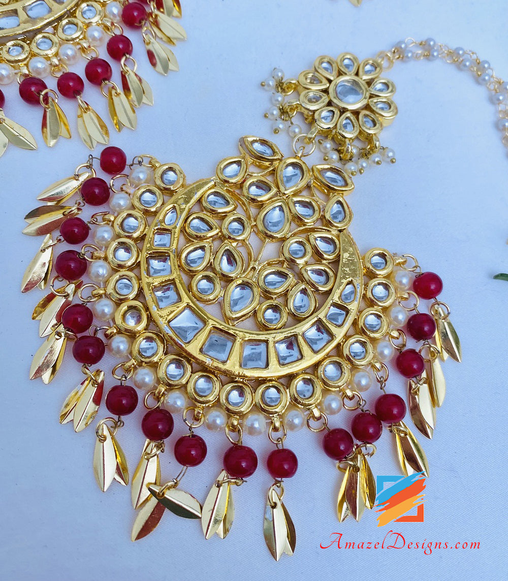 Golden Maroon Pippal Patti Kundan Orecchini oversize Tikka Set