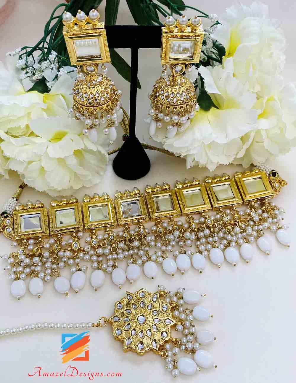 Goldene Sheesha Kundan Halskette, Jhumka Ohrringe und Tikka Set