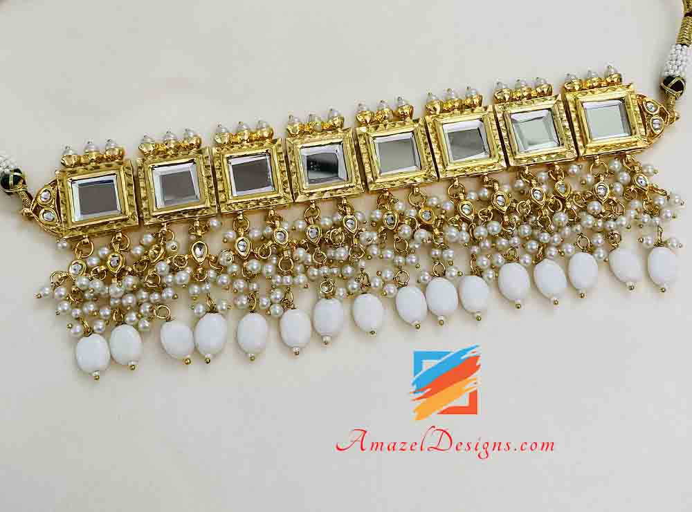 Goldene Sheesha Kundan Halskette, Jhumka Ohrringe und Tikka Set