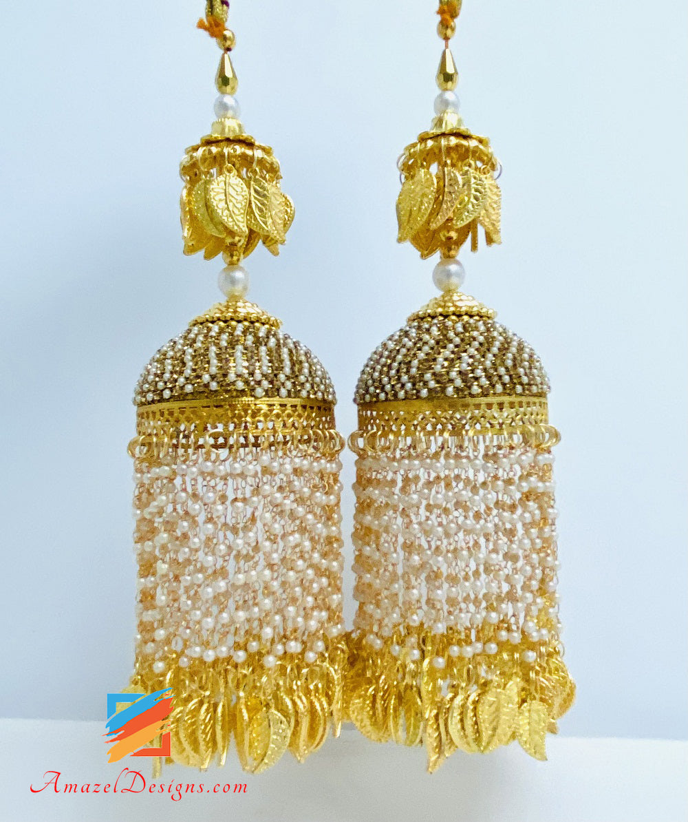 Goldene Steinperlen Leichtes Kaleere