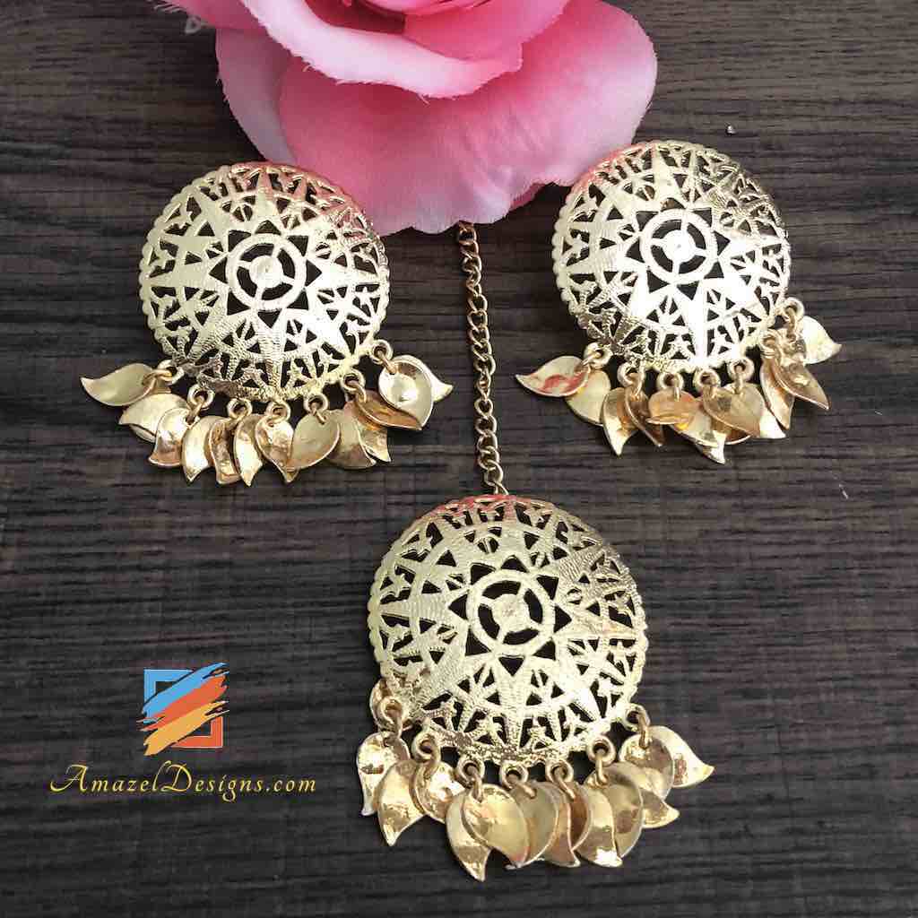 Golden Stud Pippal Patti Set di orecchini Tikka molto leggeri