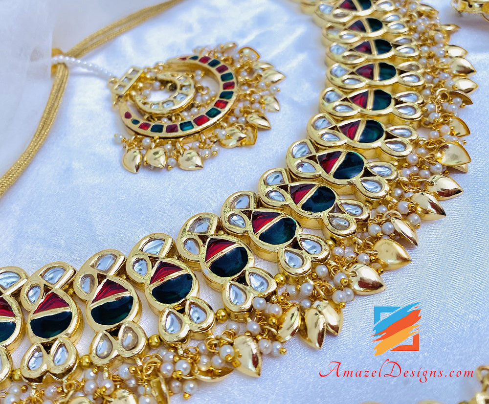 Golden multicolore Kundan Pippal Patti collana orecchini set Tikka