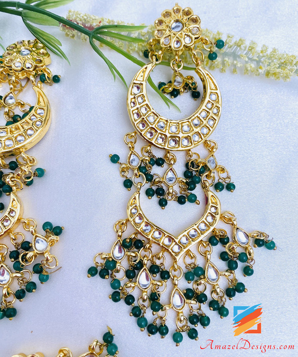 Set Tikka di orecchini Kundan verde smeraldo