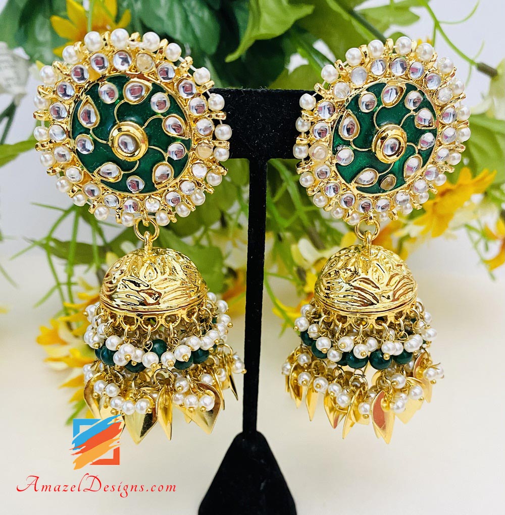 Smaragdgrünes Kundan Pippal Patti Jhumka Übergroßes Tikka-Set