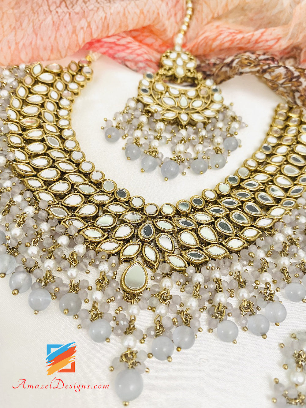 Set di orecchini Tikka con collana leggera Sheesha grigia