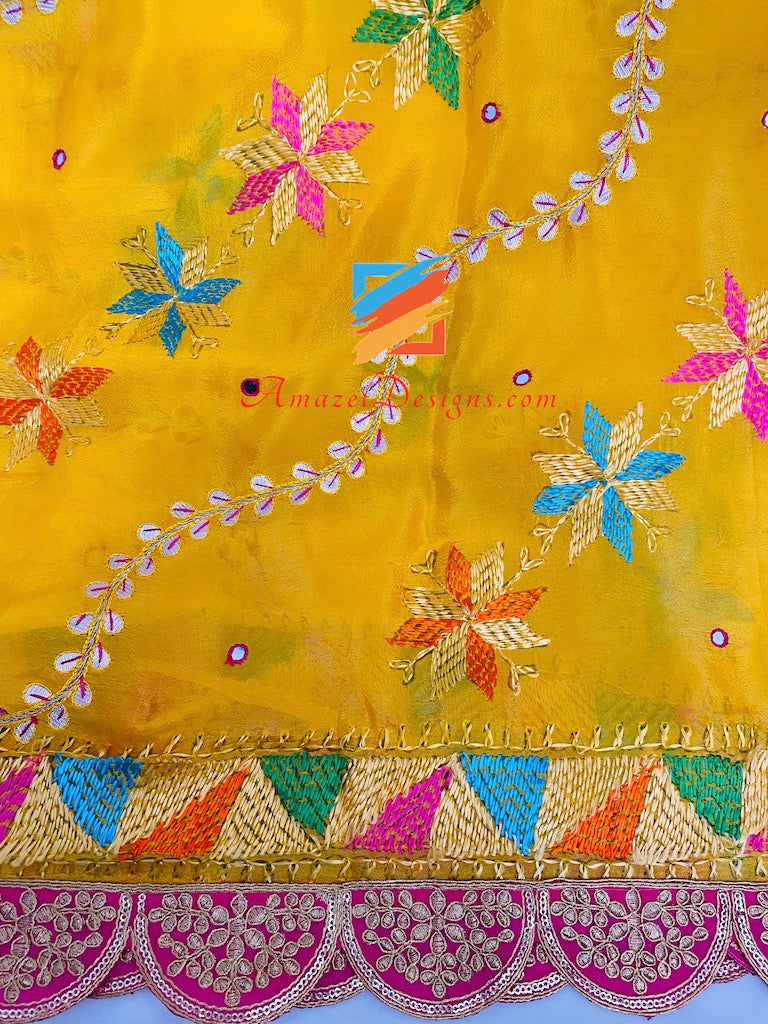 Hochwertige gelbe Gotta Patti Phulkari mit Spiegelarbeit und Tilla-Spitze