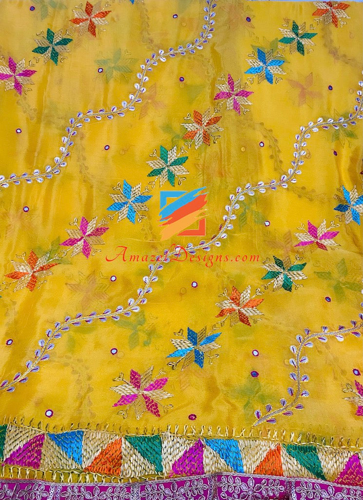Hochwertige gelbe Gotta Patti Phulkari mit Spiegelarbeit und Tilla-Spitze