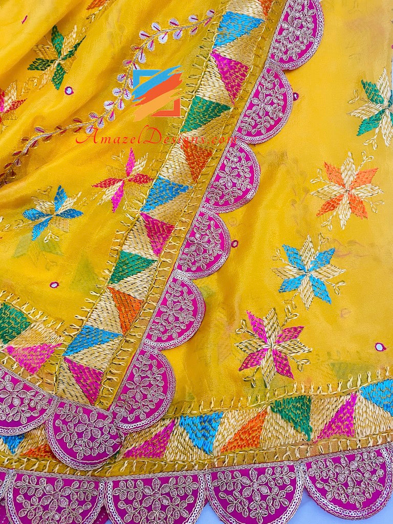 Hochwertige gelbe Gotta Patti Phulkari mit Spiegelarbeit und Tilla-Spitze