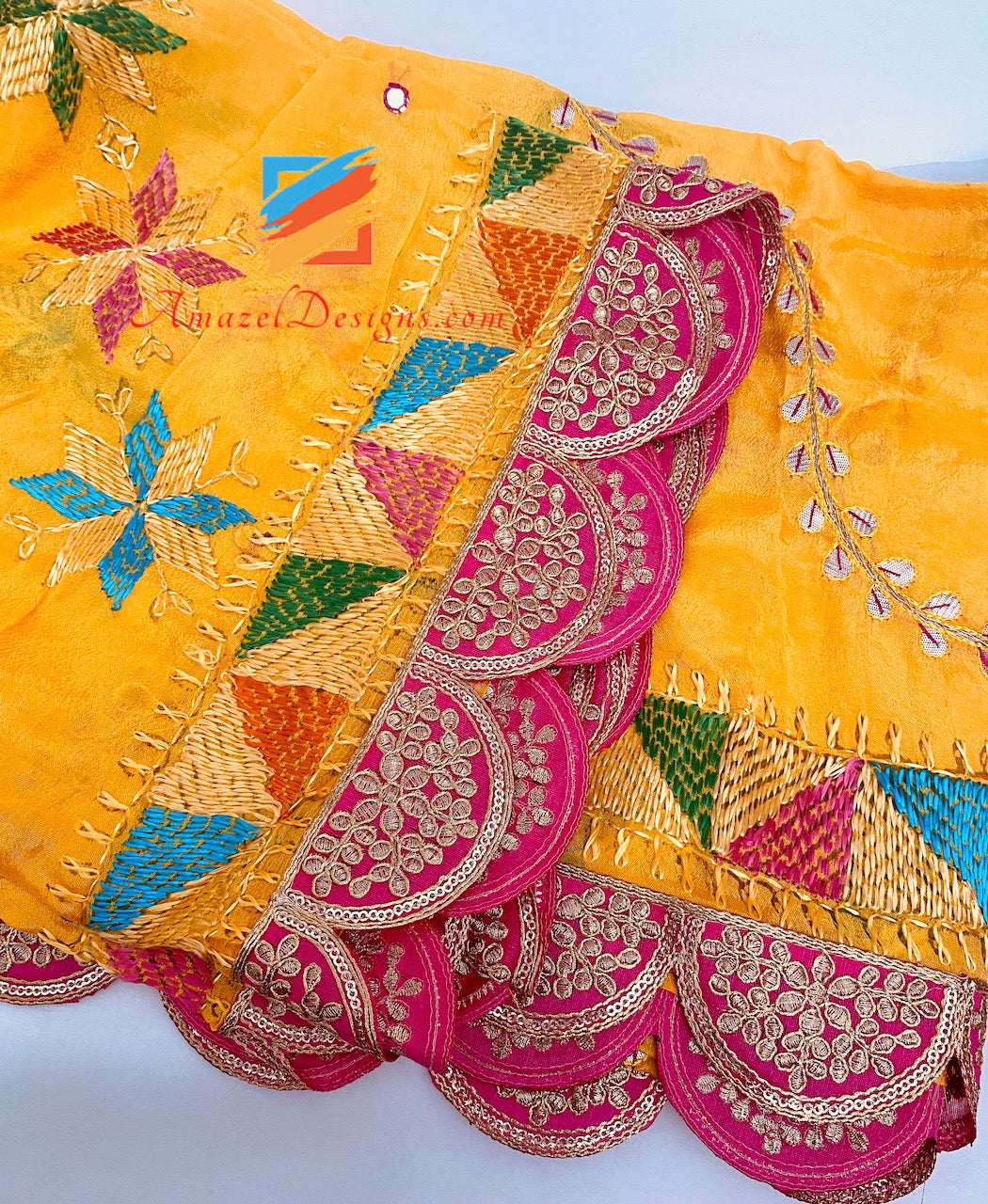 Hochwertige gelbe Gotta Patti Phulkari mit Spiegelarbeit und Tilla-Spitze