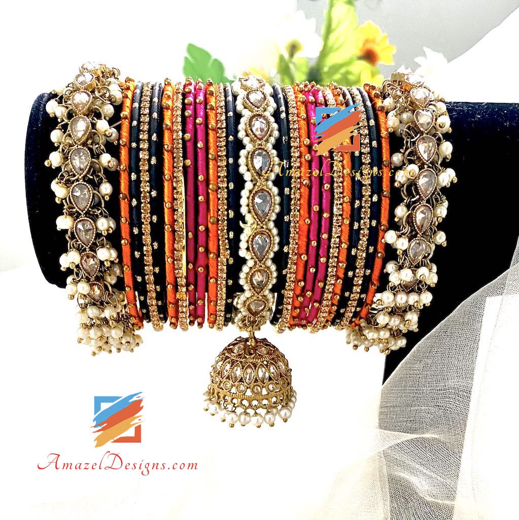 Hochwertiges Polki Pearlie Jhumki Seidenfaden-Armreif-Set