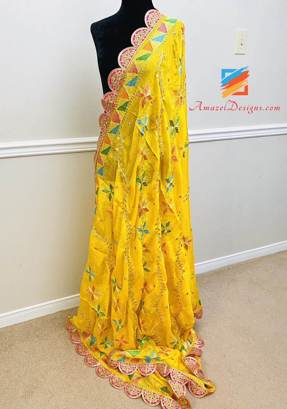 Hochwertige gelbe Gotta Patti Phulkari mit Spiegelarbeit und Tilla-Spitze