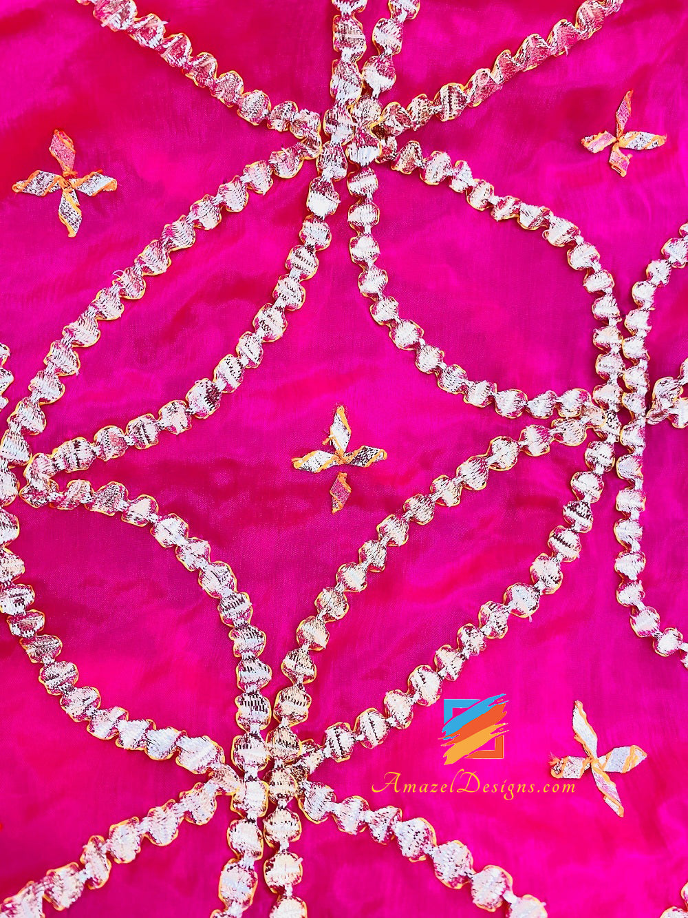 Fucsia (magenta) dappertutto Chutki Gotta e Gotta Patti lavorano Phulkari