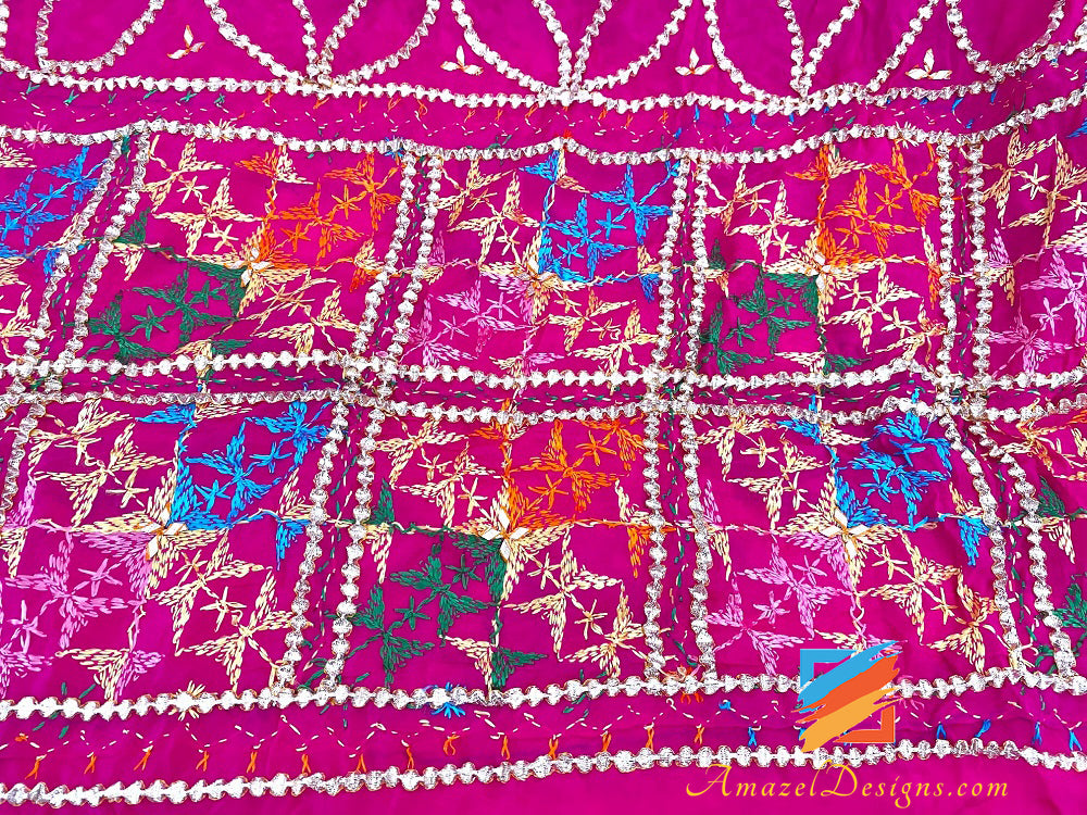 Fucsia (magenta) dappertutto Chutki Gotta e Gotta Patti lavorano Phulkari