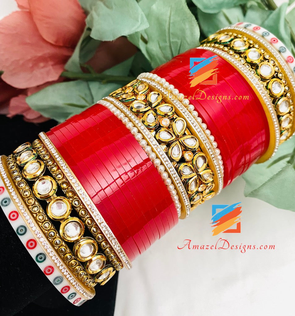 Hochwertige Kundan-Blumensteine und runde Kada Chooda