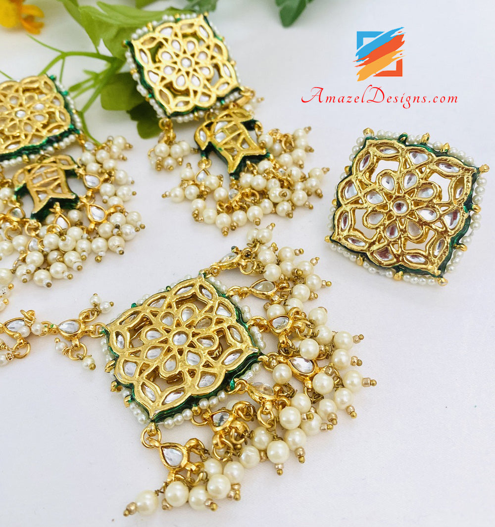 Set di anelli Tikka con orecchini dorati leggeri Kundan