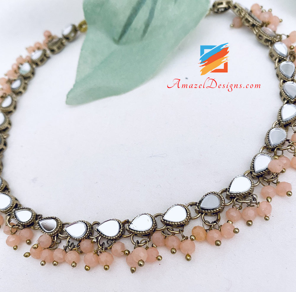 Helle, pfirsichfarbene Single-Line-Choker-Halskette mit Spiegel