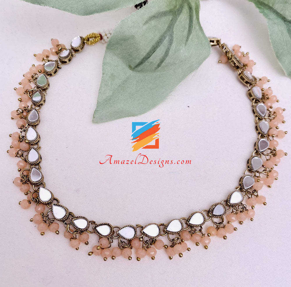 Helle, pfirsichfarbene Single-Line-Choker-Halskette mit Spiegel