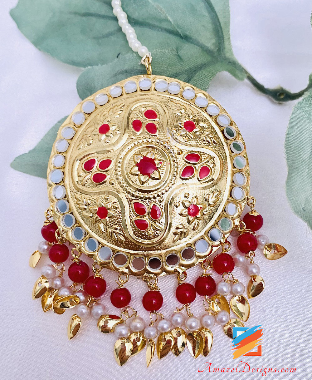 Leichtes Tikka-Set mit übergroßen Ohrringen von Pippal Patti in Rot mit Spiegel