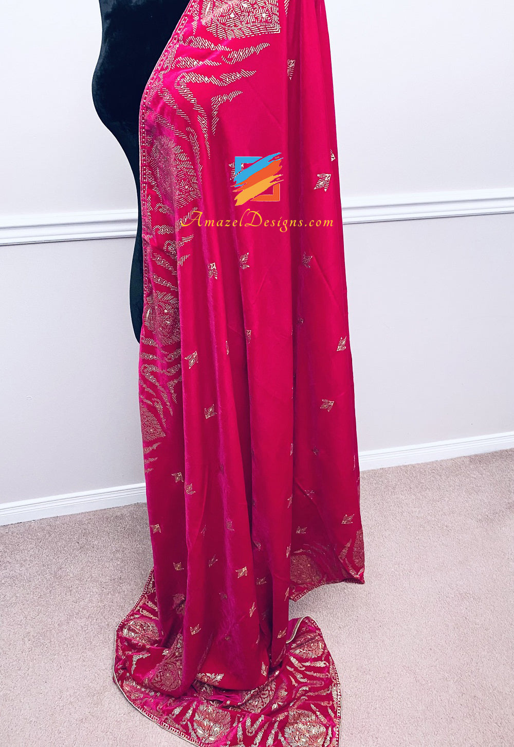 Magenta (Hot Pink) Goldener bedruckter Samtschal