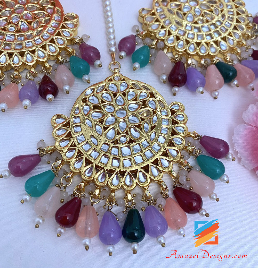 Set Tikka con orecchini Kundan dorati marrone rossiccio