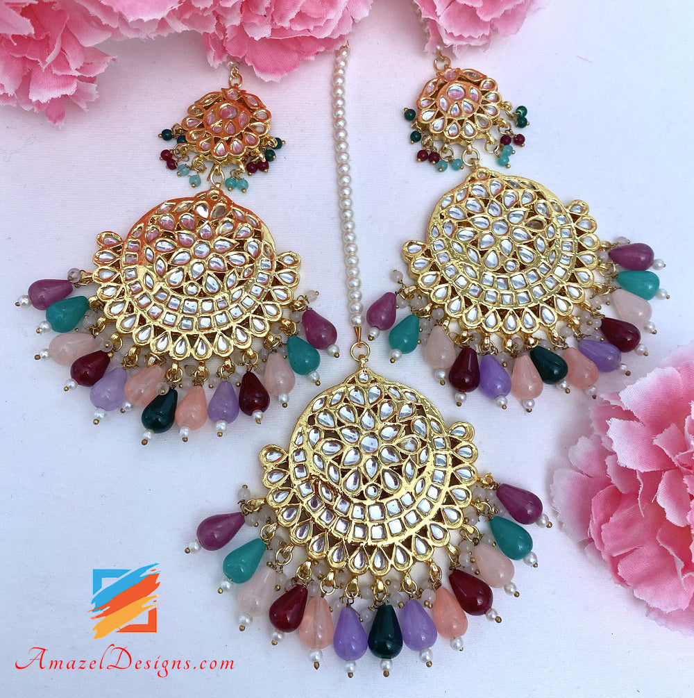 Set Tikka con orecchini Kundan dorati marrone rossiccio