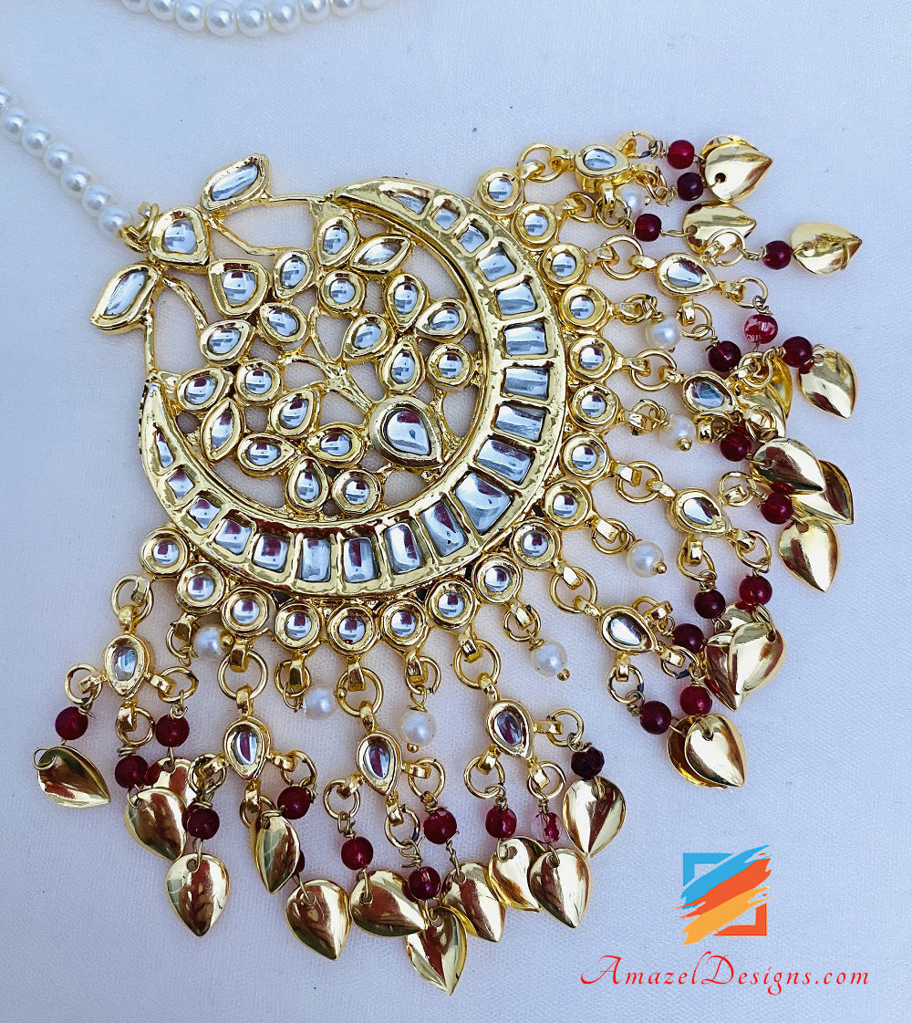Leggero e di alta qualità Pipal Patti Maroon Golden Kundan Jhumki Oversize Tikka Set