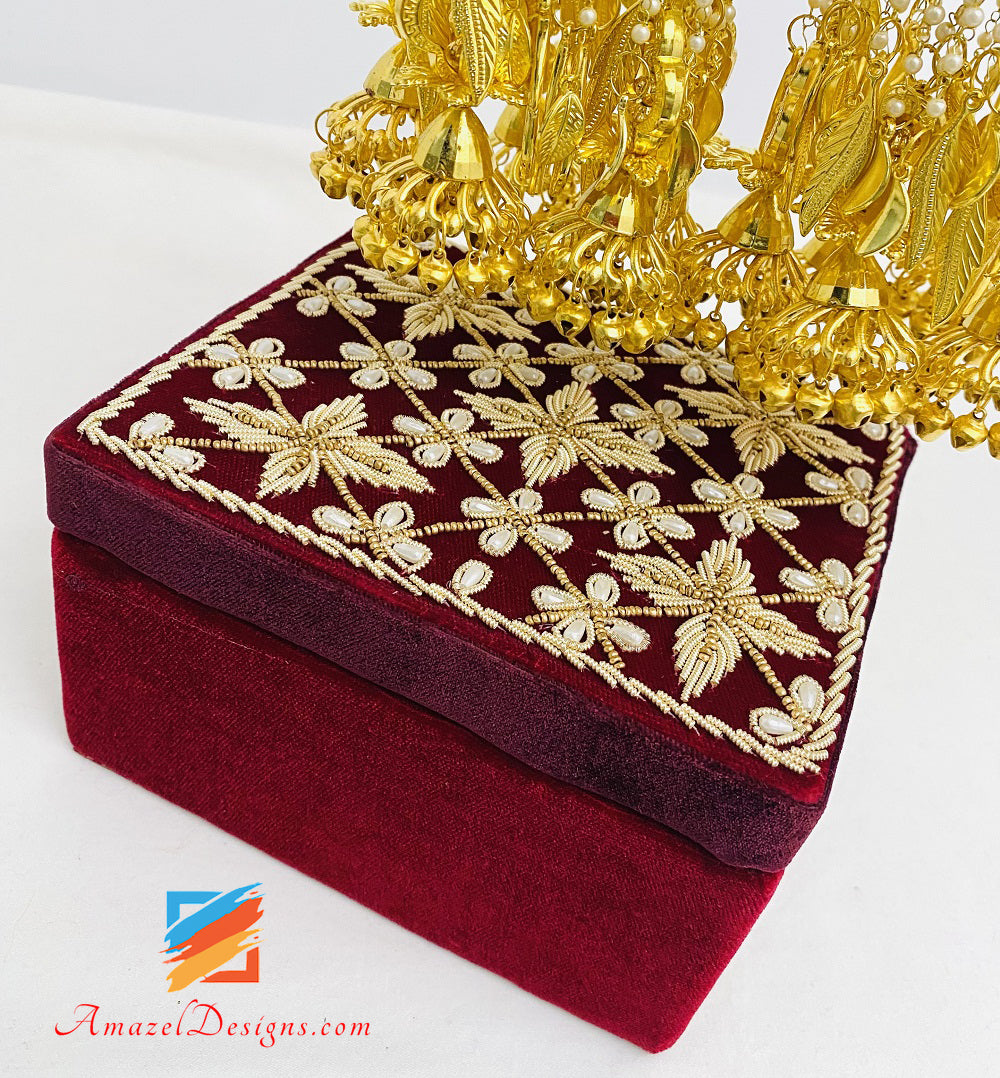 Tilla Dabka Kaleera Box aus kastanienbraunem Samt