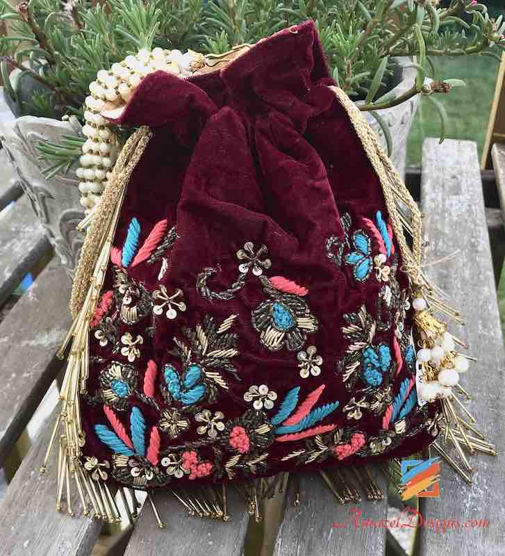 Kastanienbraune Potli-Tasche