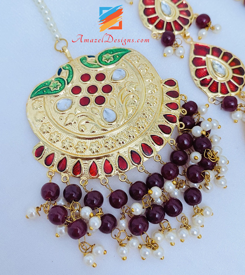 Maroon (Rubin) Morni Extrem leichte Kundan Meenakari Lange Haar Ohrringe Tikka Set